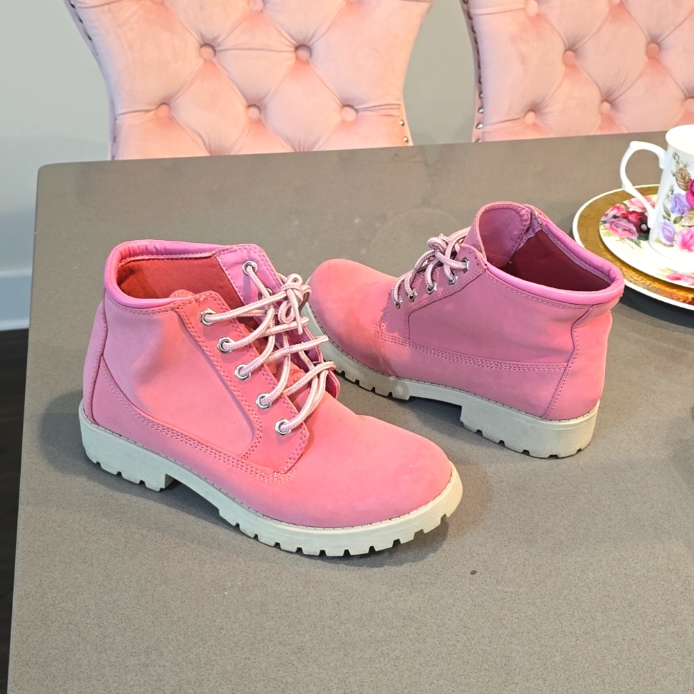 🩷 Light pink Bluch, Mauve suede boots